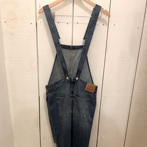 Women’s skinny Levi’s overalls